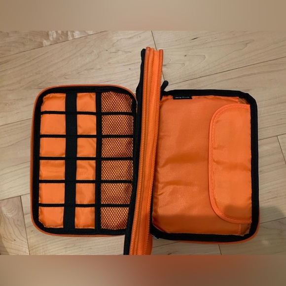 Cable Organizer Zipper Travel Case for Tech/Electronics - Picture 4 of 4